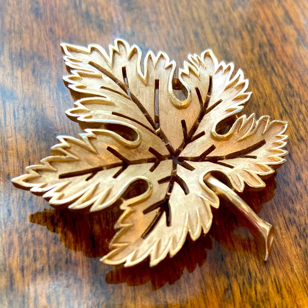 Vintage Trifari Goldtone Maple Leaf Brooch Pin